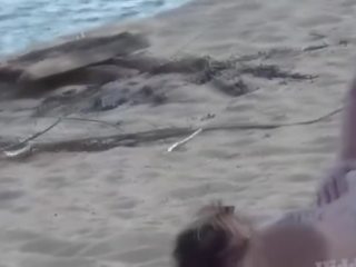 Keras fuck pada yang pantai dengan berpayu dara besar remaja