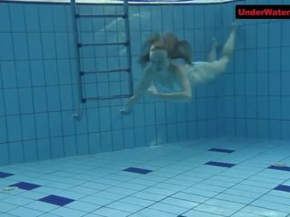 Kërcim plaçkë në një nënujë shfaqje