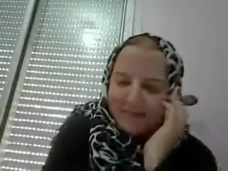 Arab mami e pisët diskutim