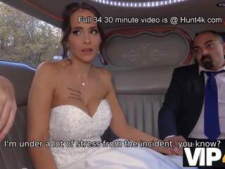 Vip4k. възбуден ученичка в сватба рокля fools около не с бъдеще съпругче