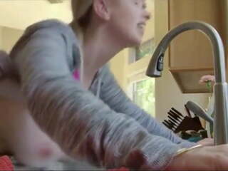 Грудаста зрада дружина вдарив на кухня counter: безкоштовно брудна фільм 8d | xhamster