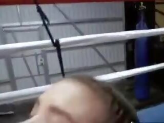 Vyhublý bruneta saje a fucks na the boxerské ring: xxx film 0c
