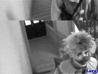 Bizarr britisch milf muschi gefickt von clown