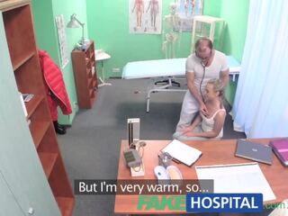 Fakehospital terrific blondine houdt de artsen spieren en atletiek pratend charm porno films