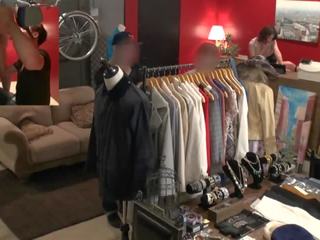 Risky javno x ocenjeno video v japonsko oblačila trgovina s tsubasa hachino