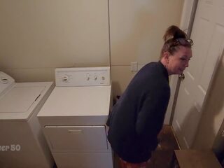 Une solitaire trentenaire séduit une amoureux qui rents son sous-sol apartment la landlady partie deux