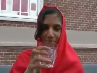 Oversexed pákistánec vlaštovky pro residence permit: volný špinavý video 23
