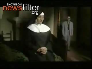 X номинално филм с а монахиня