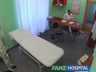 Fakehospital doktor attractive si rambut perang ovulating isteri datang ke dalam beliau pejabat demanding beliau bayi batter